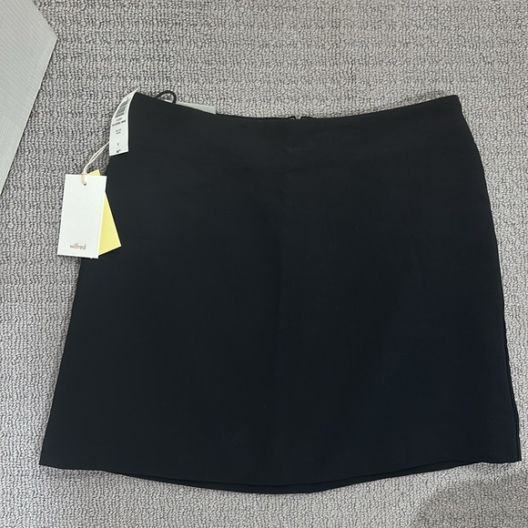 Aritzia classic mini skirt - Picture 7 of 8